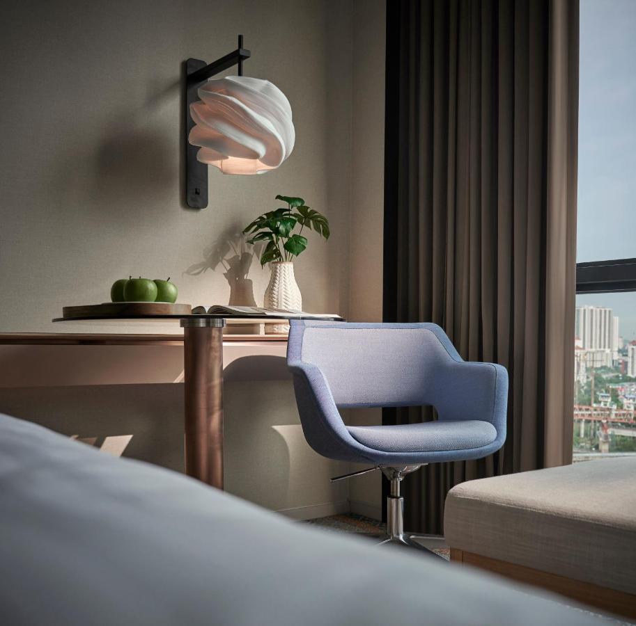 Amari Kuala Lumpur Hotell Eksteriør bilde Wall light